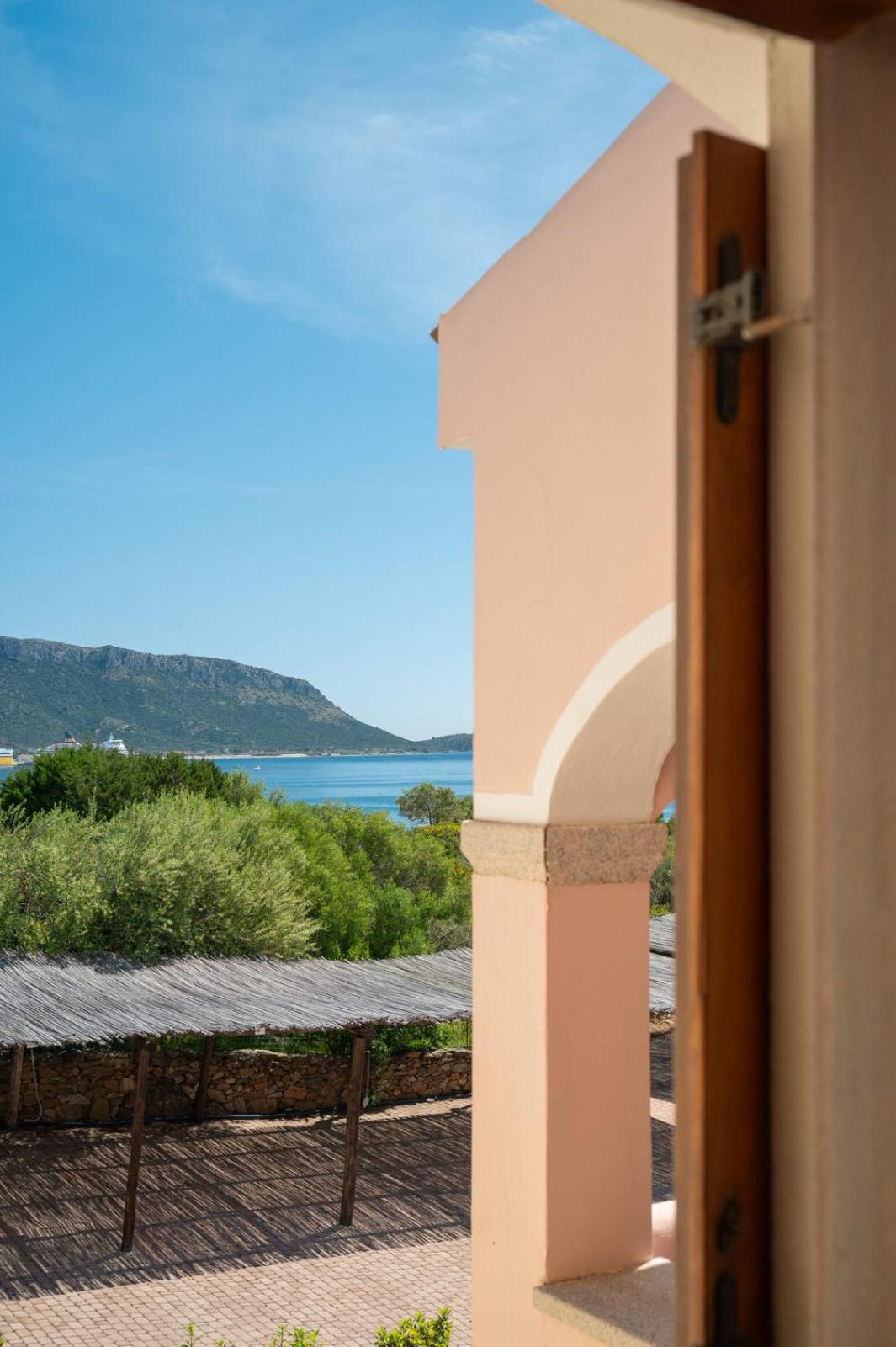 Spiaggia Bianca Pedra Rosa - Your House In Sardinia Golfo Aranci Exterior foto